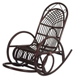 Gyngestol - brun rattan flet gyngestol med hvid pude