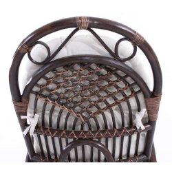 Gyngestol - brun rattan flet gyngestol med hvid pude