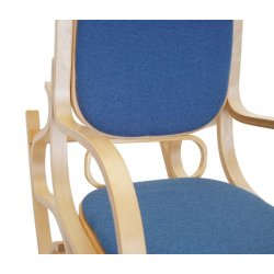 Gyngestol lavet af birketr� med bl�t stof p� stofs�de - rokkestol