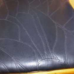 Gyngestol lavet af egetr� med sort patchwork l�der