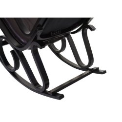 Gyngestol lavet af valn�ddetr� med brun patchwork l�der