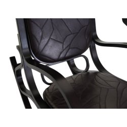 Gyngestol lavet af valn�ddetr� med brun patchwork l�der