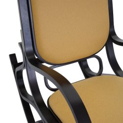 Gyngestol lavet af valn�ddetr� med gult stof