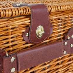 Picnickurv til 4 personer med picnict�ppe, k�lerum og krus