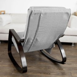 Gyngestol i birketr� og gr� stof med justerbar fodst�tte