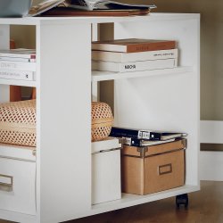 Sofabord med hylder - sidebord p hjul - hvid 70x35x60 cm