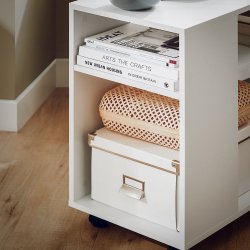 Sofabord med hylder - sidebord p hjul - hvid 70x35x60 cm