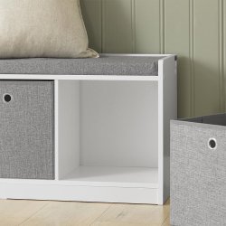 B�nk med 3 kurve, siddeb�nk med gr� hynde, entreb�nk, hvid