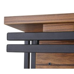 Knager�kke - garderobe med b�jlestang og hylde - 3D m�rk egetr�s look