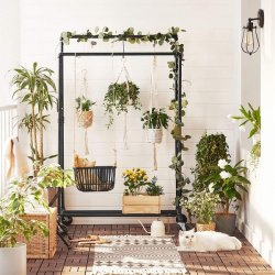 Tjstativ i vandrr look med hjul, hylde og dobbelt tjstang