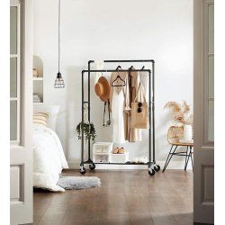 Tjstativ i vandrr look med hjul, hylde og dobbelt tjstang