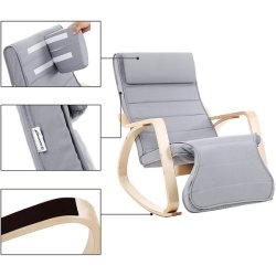 Gyngestol i birketr� med justerbar fodst�tte - lysegr� stof