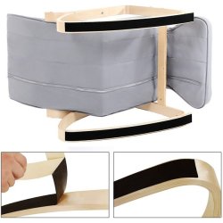 Gyngestol i birketr� med justerbar fodst�tte - lysegr� stof