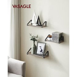 Hylder i tr - 3 vghngte svvende trhylder - gr vghylder