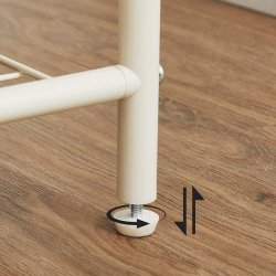 Tjstativ med hylder i beige metal - tjstang med 2 skohylder