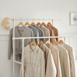 Garderobestativ - med hylde og dobbelt - hvid - Knagerækker garderobe - Daily-Living.dk