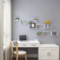 Hylder i tr - 3 vghngte svvende trhylder - hvide vghylder