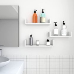 Hylder i tr - 3 vghngte svvende trhylder - hvide vghylder